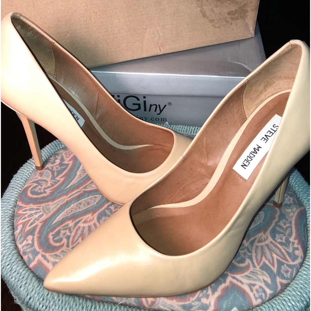 Steve Madden Tan Leather Pumps